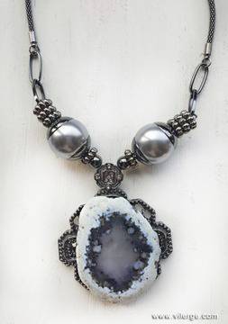 Дизайнерски винтидж колиета за абитуриентски балове 2017