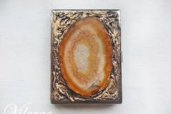 Лимитирана серия дизайнерски табакери за цигари и стилни жени