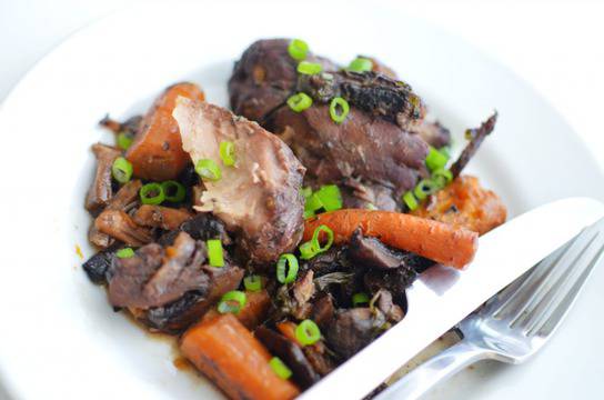 Задушени свински джоланчета