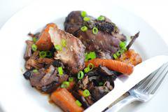 Задушени свински джоланчета