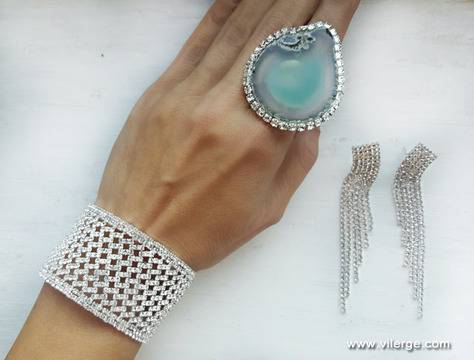 Луксозни бижута с естествен камък за абитуриентки и бал 2017