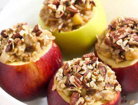 Печени ябълки с орехов пълнеж