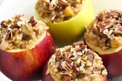 Печени ябълки с орехов пълнеж