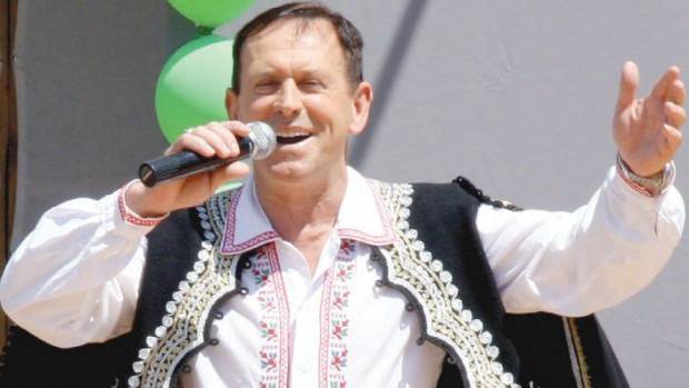 ИВАН ДЯКОВ ИЗПЯ ПЕСЕНТА „ДЪЩЕ МОЯ“ ПОПФОЛКЛОР-МУЗИКА ЗА ВСЕКИ