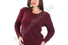 Топъл и мек дамски пуловер с интересна плетеница