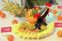 Украсете трапезата с плодово-зеленчуков петел