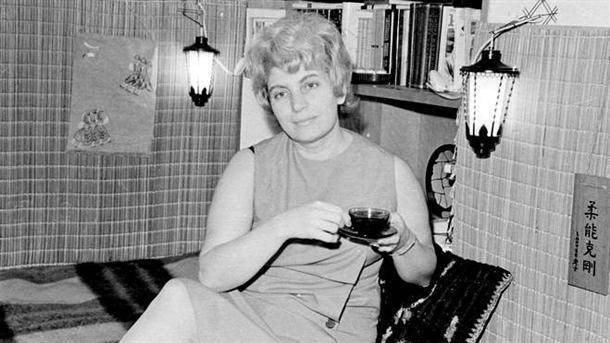 Блага Димитрова е родена на 2 януари 1922 г. в Бяла Слатина