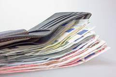 Какъв портфейл трябва да имате, за да сте богати според вашия зодиакален елемент?