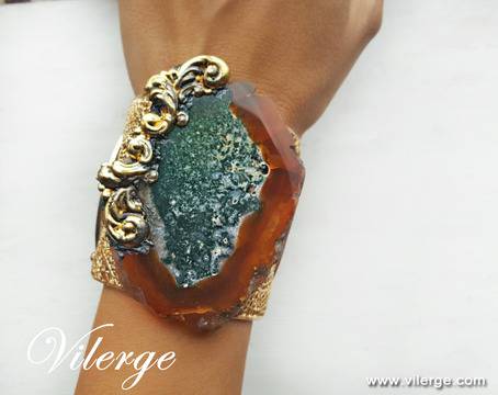 Идеи за романтични подаръци с бижута за влюбени и жени за 14 февруари