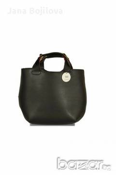 Черна дамска чанта от гладка еко кожа