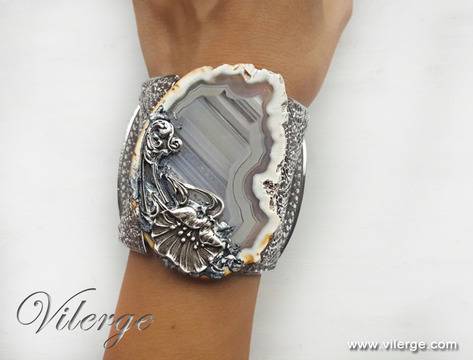 Луксозни бижута и дизайнерски гривни от серия Любов за Св. Валентин