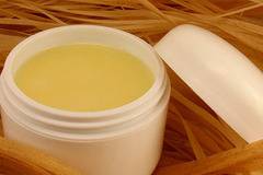 Древна грузинска рецепта за лечение на кожни наранявания, еризипел и разширени вени!