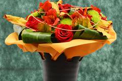 Букети – Букет с рози и алстромерия – Онлайн Поръчка и Доставка на Цветя Букети и Рози в Кутия София