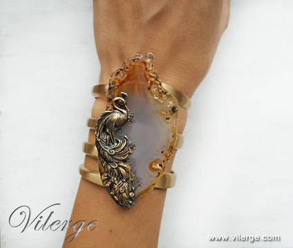 Колекция винтидж гривни за празника на влюбените жени Св. Валентин