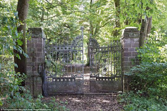 Супер тест за наблюдателност: Открийте жената на снимките!