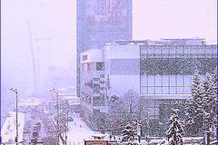 Леденото утро на Ивановден не плаши майстора, който ще ремонтира перални и фурна с изгорял реотан