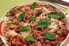 ПИЛЕ „КАЧАТОРЕ“ (Cacciatore) спагети и доматен сос