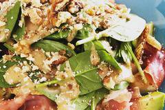 СВЕЖА САЛАТА С КРУША И ПРОШУТО