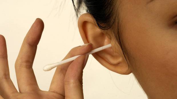 Не си чистете ушите с клечки, рискувате слуха си