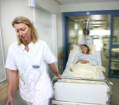 МЗ обяви нови спешни телефони заради снега и виелиците