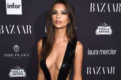 Емили Райтаковски с 10 милиона последователи в Instagram