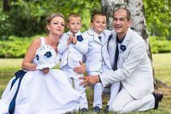 Стилни шаферски облекла в Сватбени салони Лита – Красиви рокли за момиченцата и костюми за момченцата