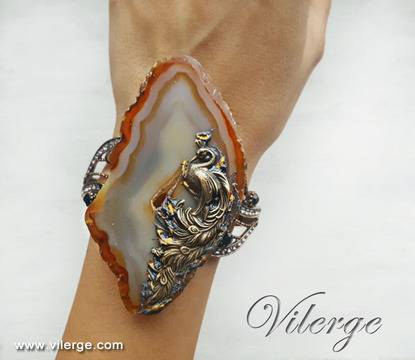 Елегантни бижута и винтидж гривни за празника Свети Валентин