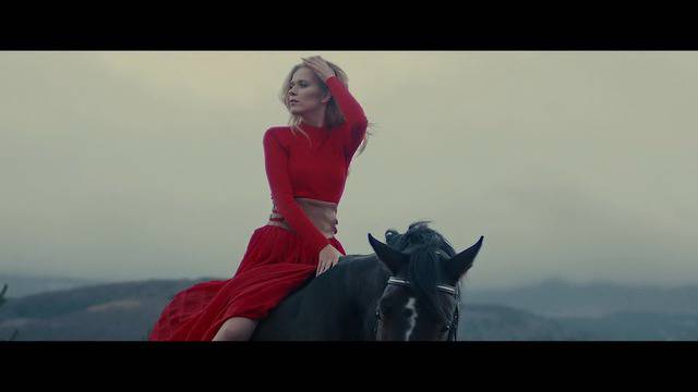 НЕЛИ ПЕТКОВА ПОКАЗА „АЗ И ТИ“ ПОПФОЛКЛОР-МУЗИКА ЗА ВСЕКИ