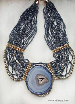 Елегантни винтидж колиета с естествен камък за 8 Март и жени