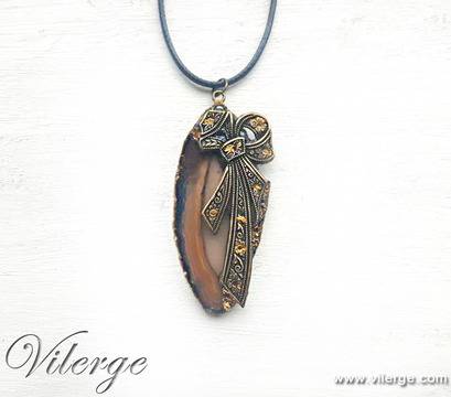 8 Луксозни предложения за подарък с винтидж колиета за Осми Март