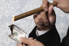 СИТИЯТ НЕ ВЯРВА НА ГЛАДНИЯ