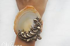 Елегантни гривни и винтидж бижута за празника на жената Осми март