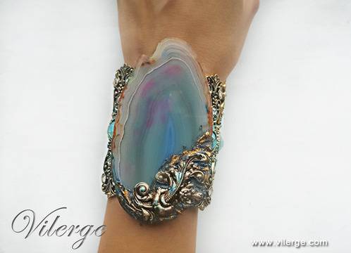 Дизайнерски винтидж гривни и луксозни подаръци за 8 Март