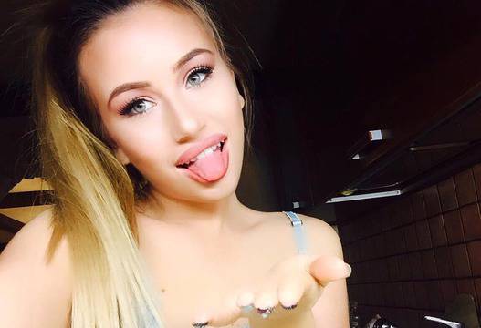 След яката дупара, Гери-Никол ни вкара в шах със страхотен бюст! (СНИМКА 16+)