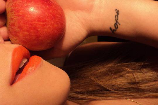 Символиката на ябълката в българските обичаи