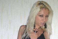 Атанаска Тушева с брутална закана към плеймейтка! Не могат да я удържат! (СНИМКА 16+)