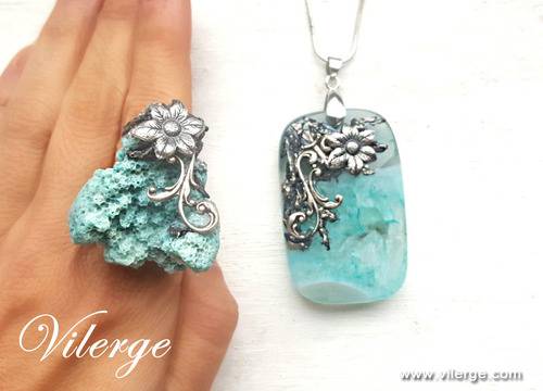 Луксозни бижута и винтидж колиета за празника на жената 8 Март