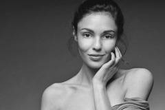 Красивата актриса Евелин Костова с дебют на театралната сцена