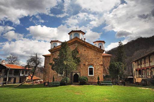 Пеещият часовник в Етрополе и къща-музей „Тодор Живков”