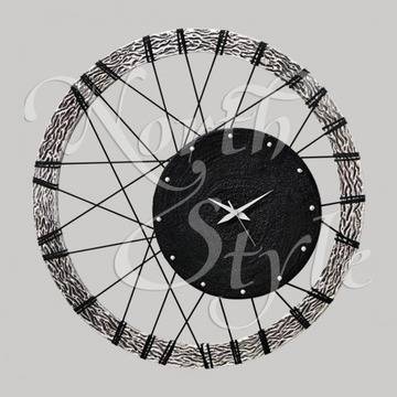 Италиански стенен часовник с кръгла форма