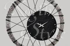 Италиански стенен часовник с кръгла форма