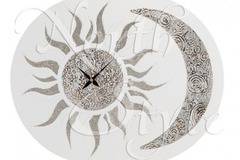 Стенен часовник за декорация на дома. Серия SOLE – в слонова кост