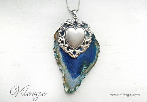 Винтидж колиета и елегантни бижута с Любов за Осми март