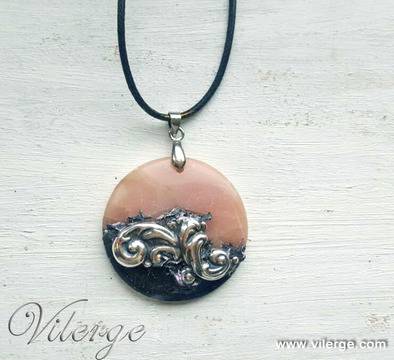 Винтидж колиета и луксозни бижута с подаръци за Осми март