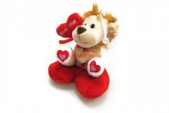 Плюшено лъвче гушнало сърце с надпис LOVE ME върху сърце