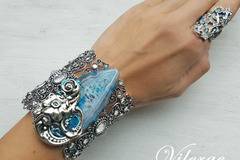 Стилни дамски подаръци за секси жени с бижута за 8 Март