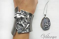 Луксозни бижута с естествени камъни за секси жени и 8 Март