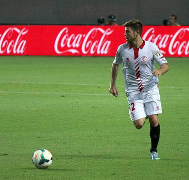 „Ливърпул“ няма да купуват нов ляв бек през лятото