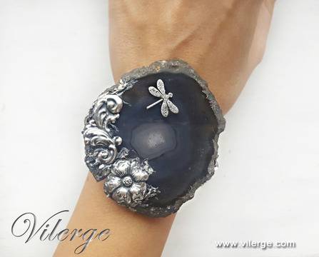 Елегантни бижута и дизайнерски гривни за модерни абитуриенти