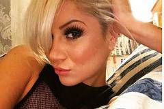 Скандална плеймейтка показа голо дупе (Снимка +18)